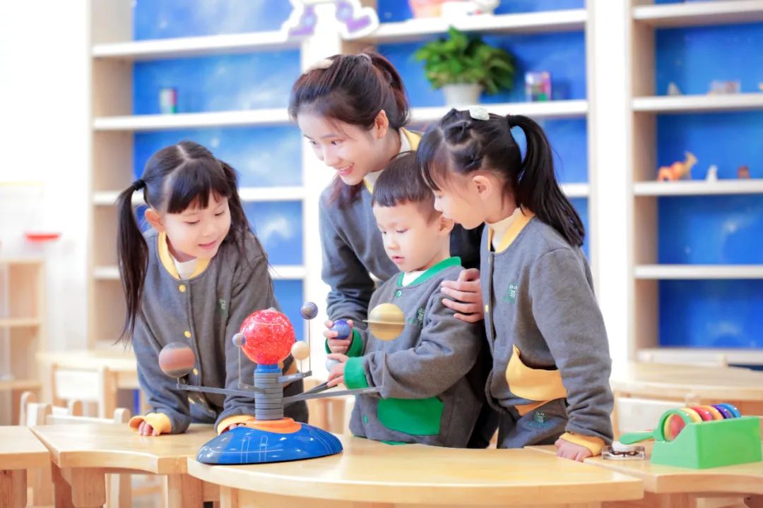 看火箭发射、与机械手PK 、和机器人探索…英卓恩科技节有多奇妙
