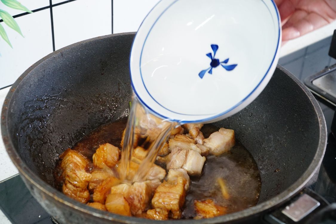 春天，菜市場碰上它別放過，和五花肉燜一鍋，味道真是香得厲害