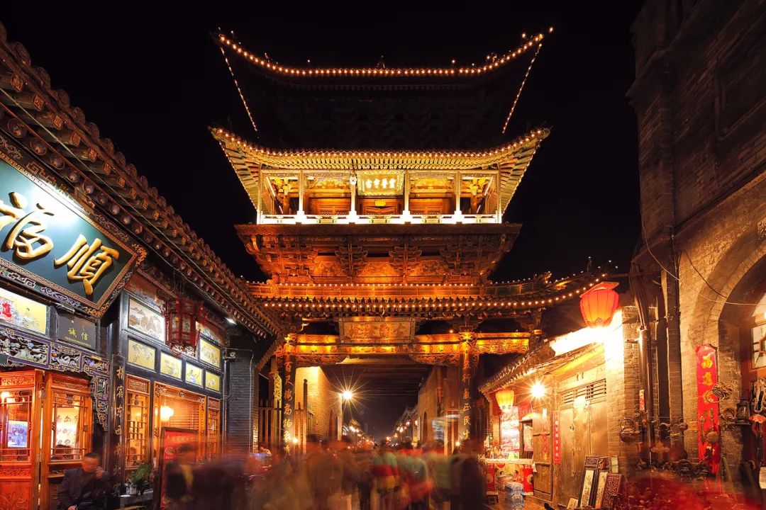 從小攤販到步行街再到夜游聚集區，夜游撬動文旅消費升級