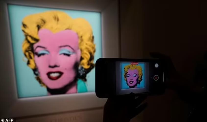 Marilyn（安迪沃霍尔的梦露肖像拍出13亿天价创下纪录！这背后，还有段故事）