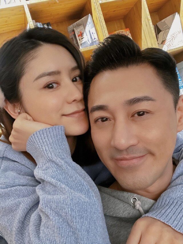 林峯带妻女出游，掌镜拍下张馨月和女儿温馨瞬间，一家三口好幸福