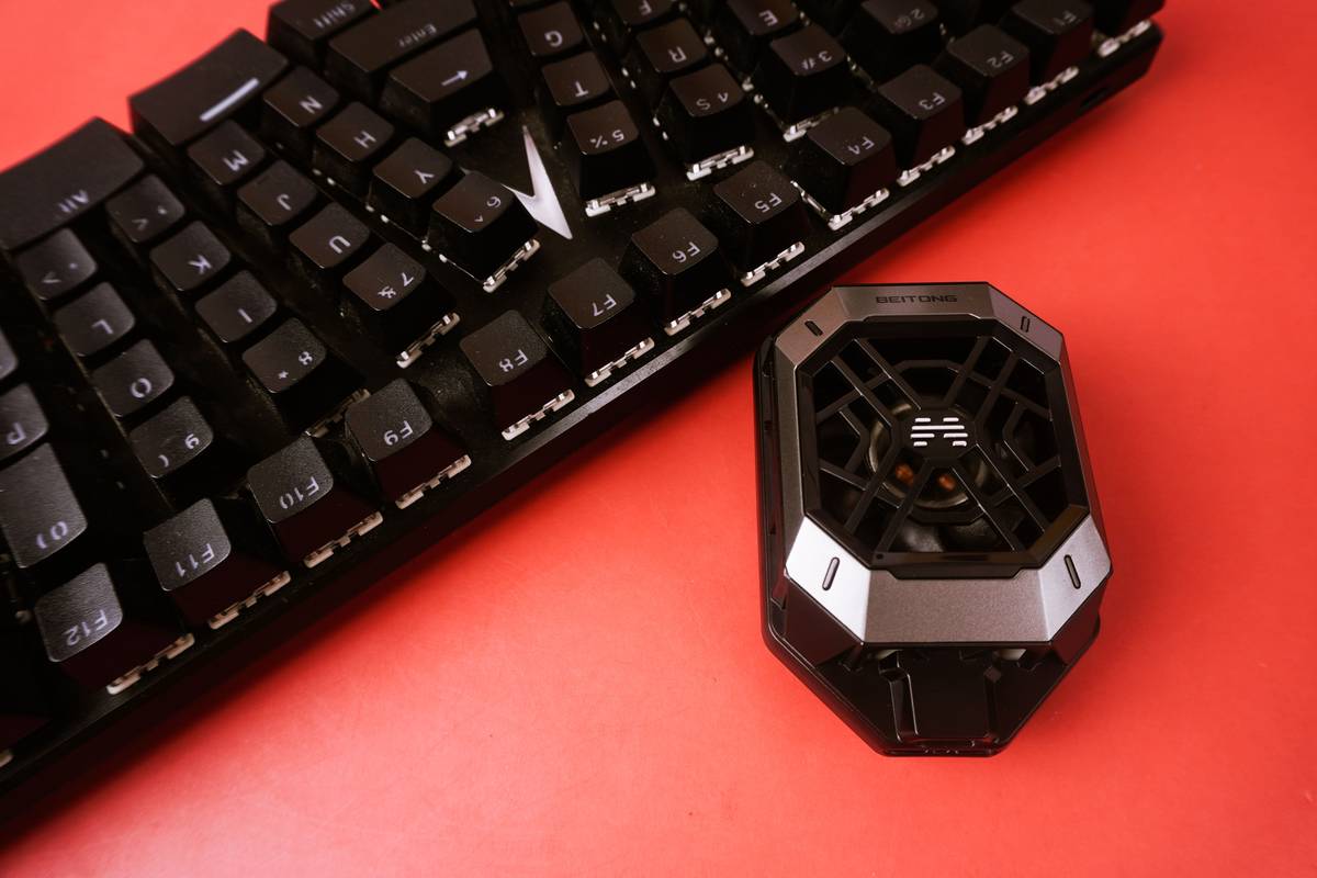 最强王者必备的手游降温神器，北通千机寒散热器