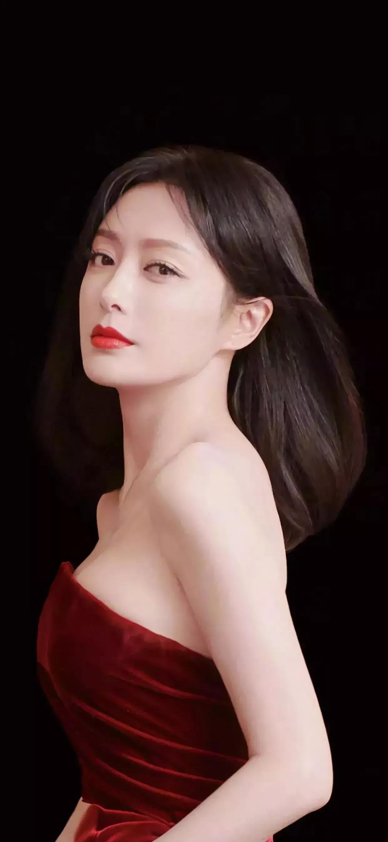 誉为“最会用眼神秒杀观众的女演员”——秦岚