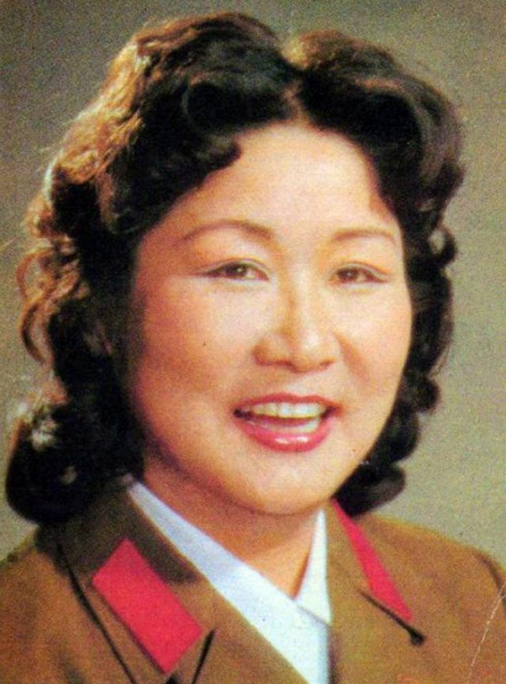 著名歌唱家马玉涛:当过饲养员,丈夫去世10年,她的坚持让人泪目