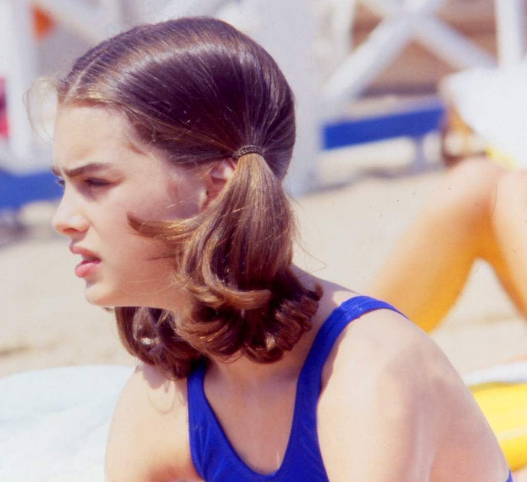 波姬小丝有多美?13岁惊艳世人,丈夫生怕她出轨,两个女儿很普通