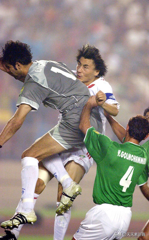 里瓦尔多捂脸假摔（02年世界杯里瓦尔多著名的捂脸假摔，虽然丑陋，但的确是本能反应）