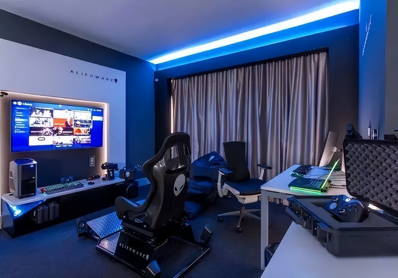 不难发现,在我们见识过的电竞网咖或电竞酒店中,电竞房的设计都充满了