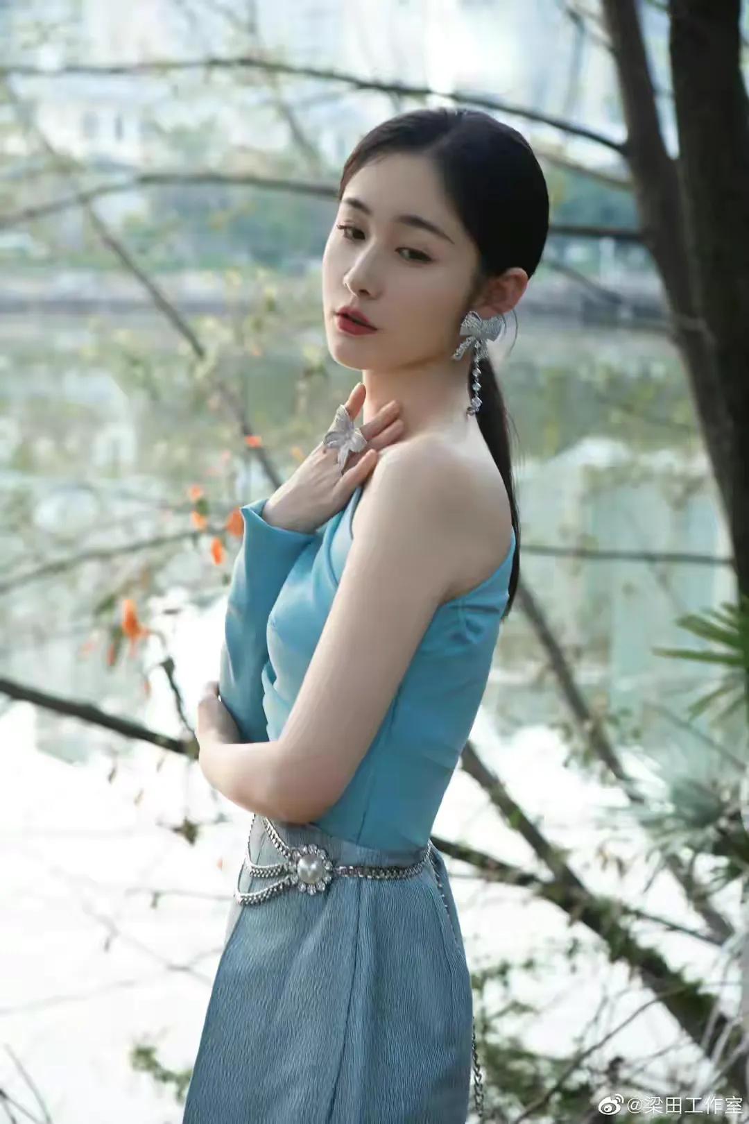 梁田｜湖南卫视主持人｜美图壁纸高清写真