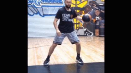 篮球技巧教学视频（打篮球不会左手运球怎么办？学习3个适合新手的弱侧手训练方法）