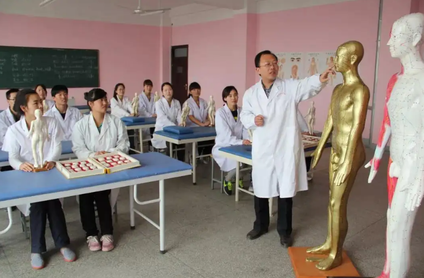 医学类专业什么最“吃香”？护理学排名第5，前三甲让人眼前一亮