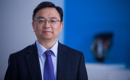 他父母早亡，靠嫂子卖嫁妆求学，成为比亚迪总裁后不忘报答兄嫂