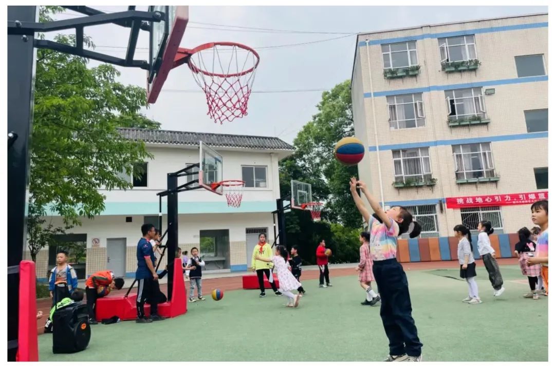 四川天府新区大林小学开展校园篮球班级联赛系列活动