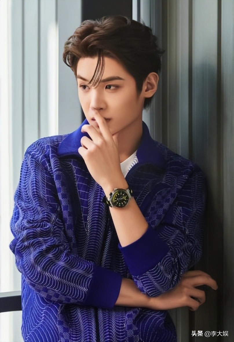 被逼得紧急发布了澄清声明,明确辟谣该狗仔所指的黄姓艺人不是黄明昊