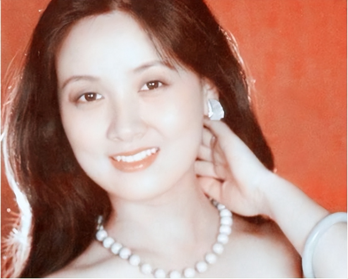 张国立为什么要离开罗秀春，转而对宜妃邓婕钟爱一生？