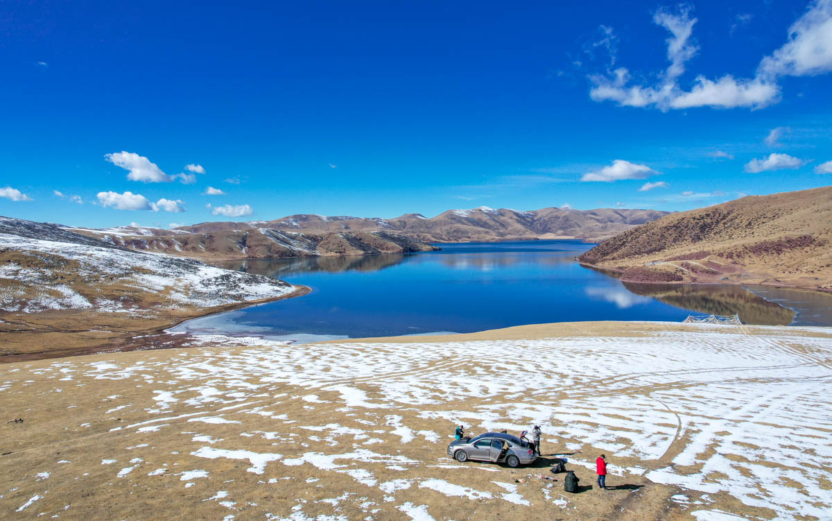 西藏自驾游第四天:翻越红拉山,在芒康遇见海拔4300米的莽措湖