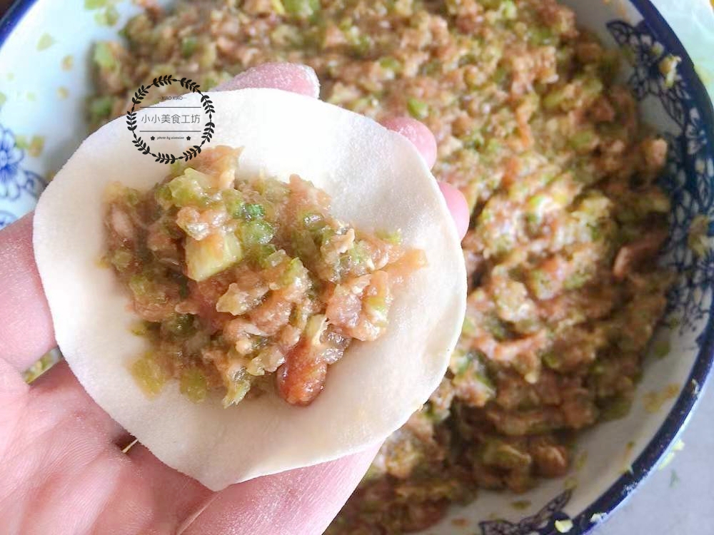 调饺子馅，先“打水”就错了！大厨：教你正确做法，饺子鲜嫩多汁