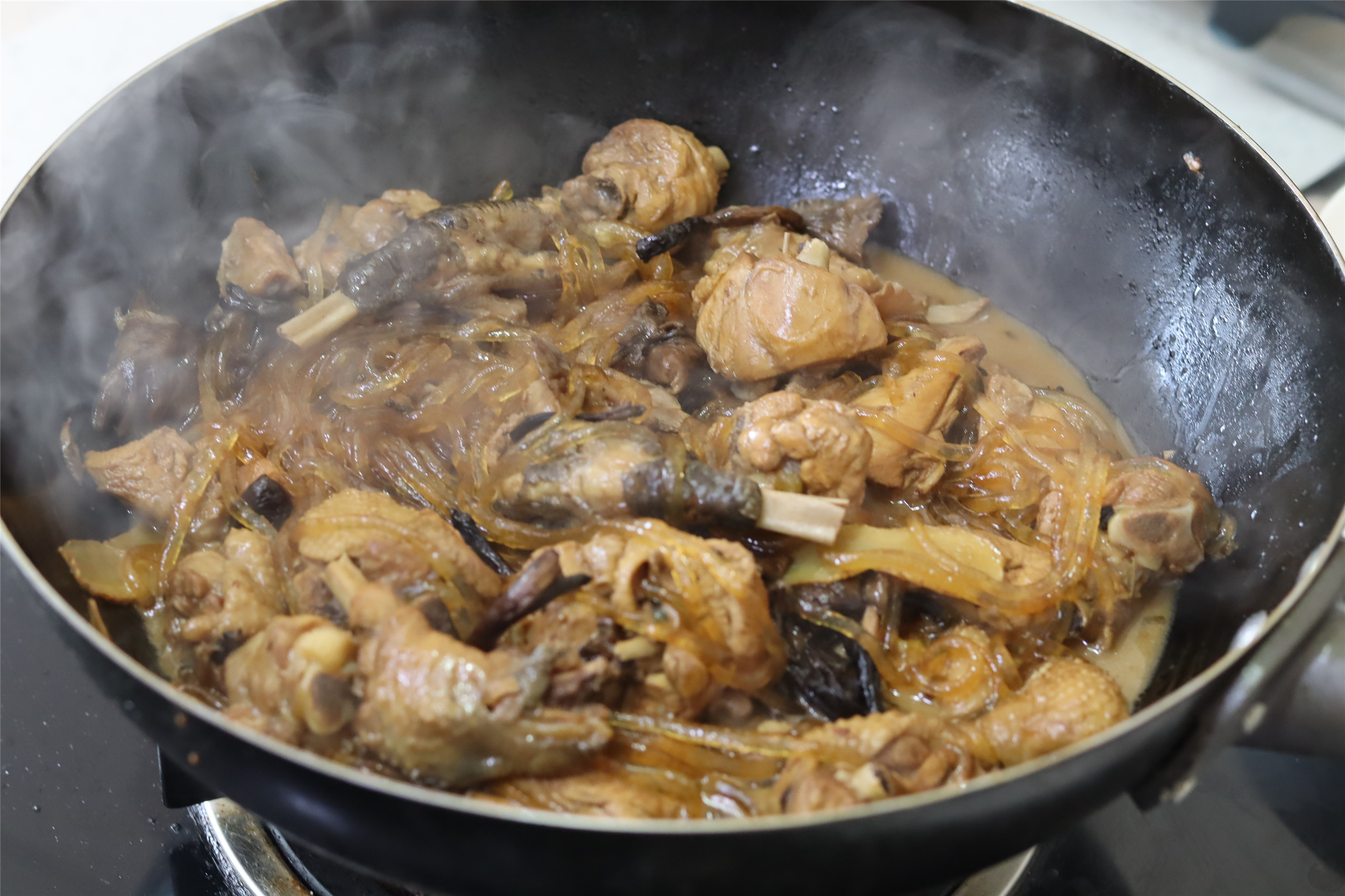 煨和炖的区别做东北菜小鸡炖蘑菇用什么菇什么粉条和鸡肉教传统老做法