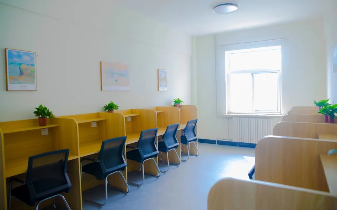 超“壕”！东北一高校7天建起一座桥，在宿舍修“两室一厅”，全国首家！