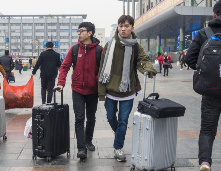 多所高校“紧急”叫停放假，官方倡导就地过年，还有一个好消息