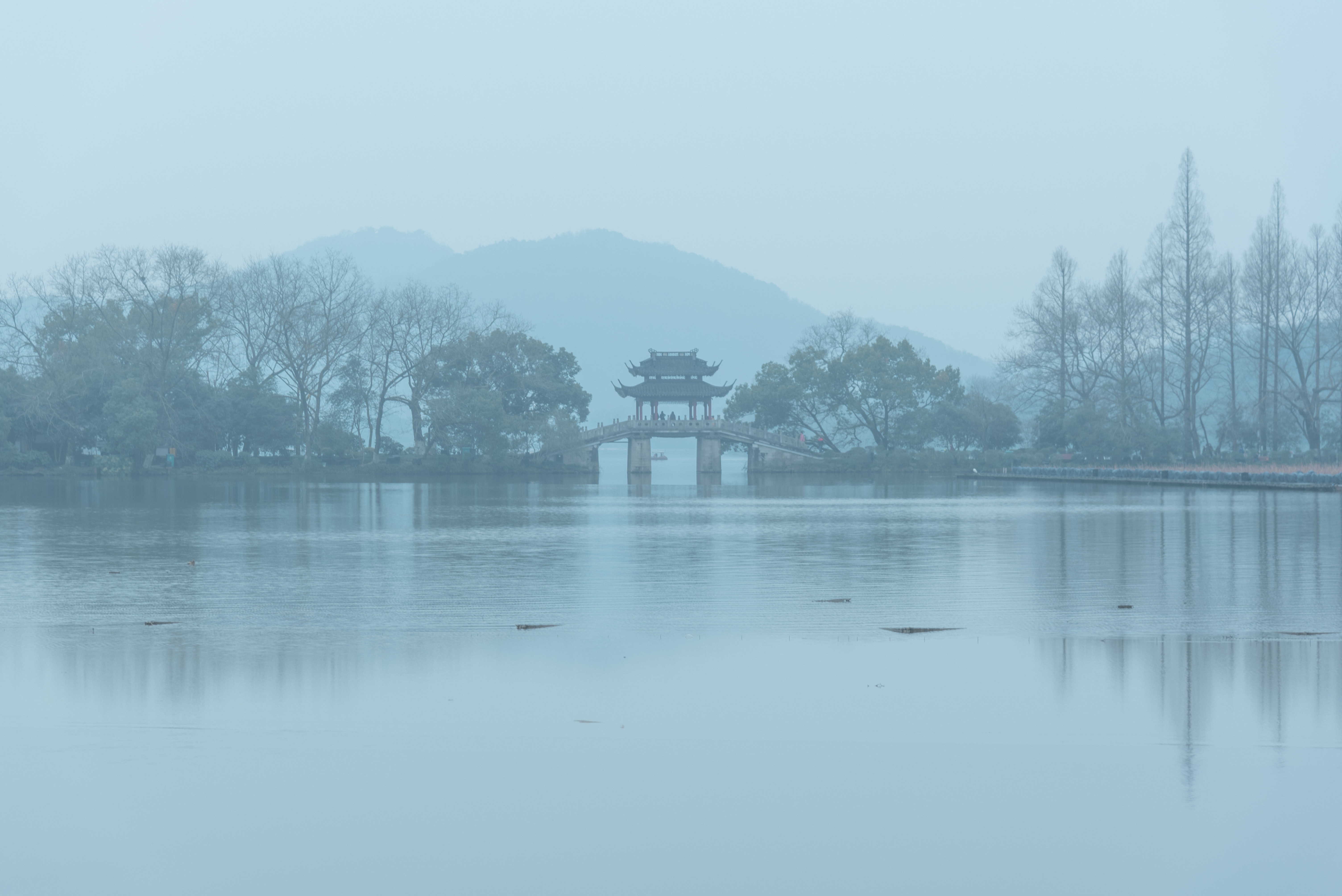 从旅游美学角度鉴赏旅游景点(杭州的心脏，西湖，中华审美典范是如何形成的)