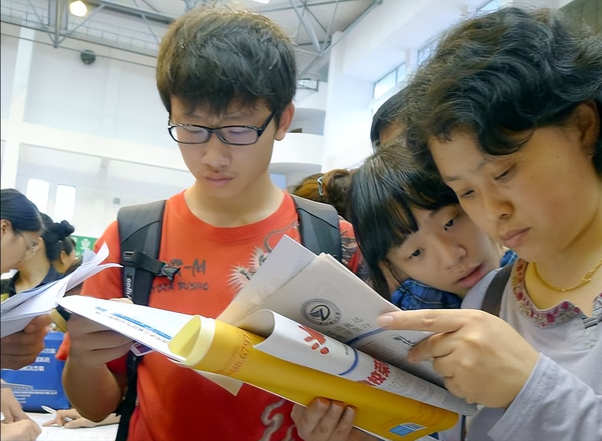 天津臭名昭著的4所大学，毕业后还是高中学历，早已被官媒曝光