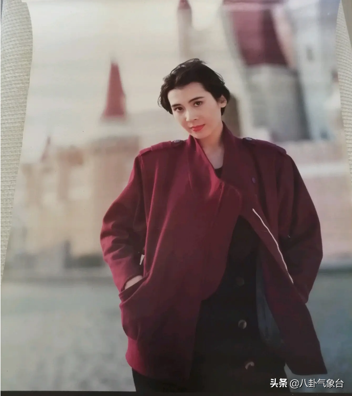 “气质美人”肖雄，将一生奉献给演艺事业，单身30年不后悔