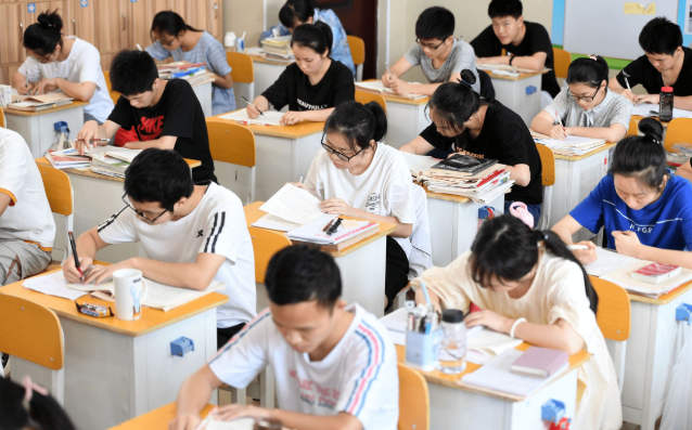 很好就业的二本院校，虽然名气不是很大，但成为公务员的概率很大