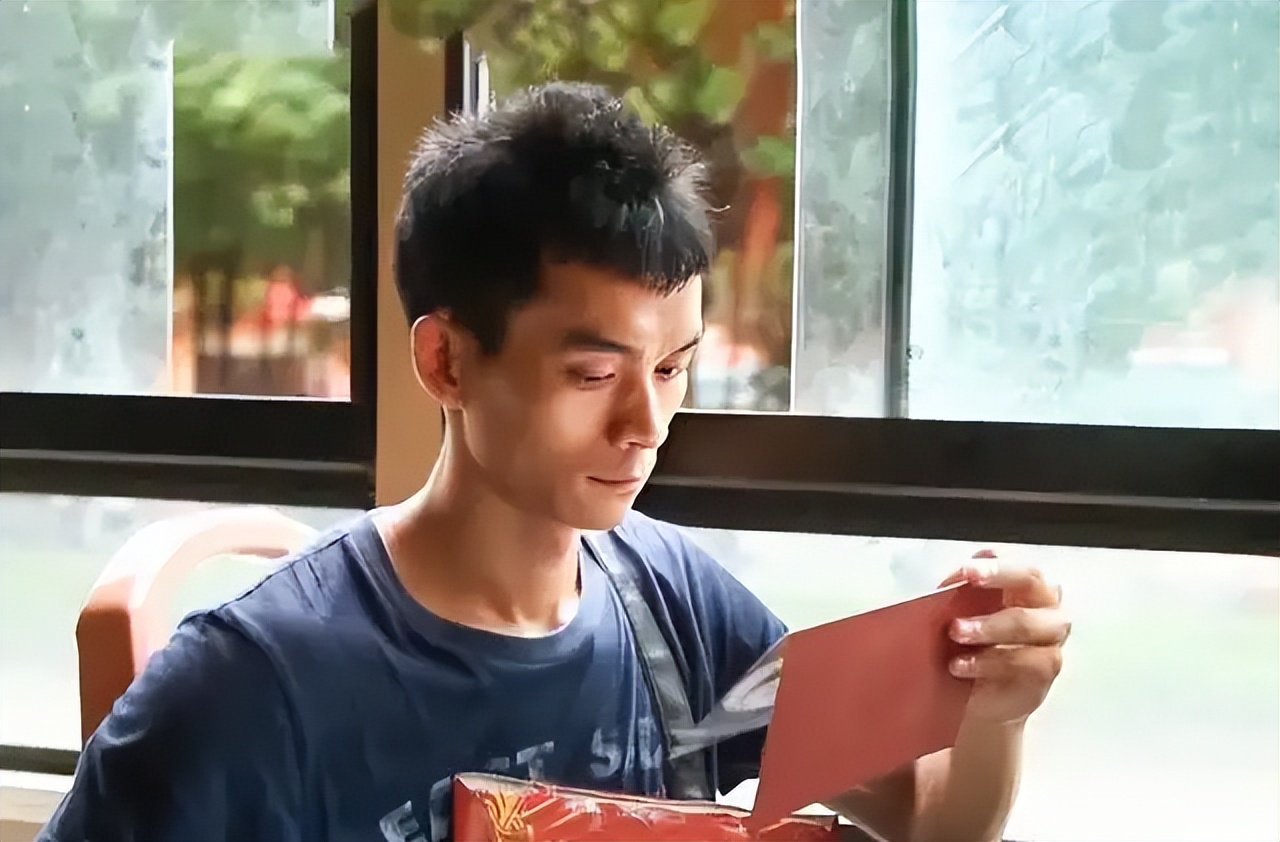 13次高考只为圆梦清华，33岁的高考“钉子户”唐尚珺：没有后悔路