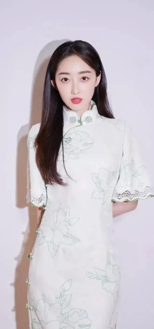 蒋梦婕：气质独特，温婉大方，甜美可人