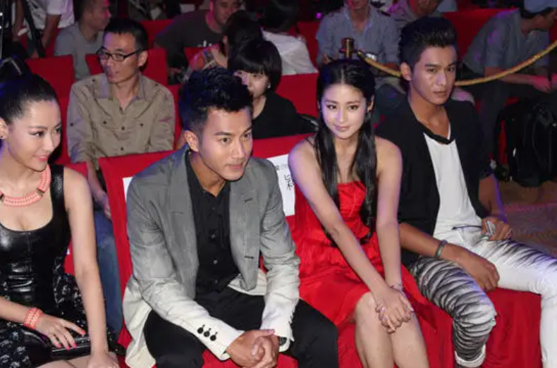 明星“装熟”被打脸有多尬？被保镖“叉出”、台上撕脸，尬到抠地