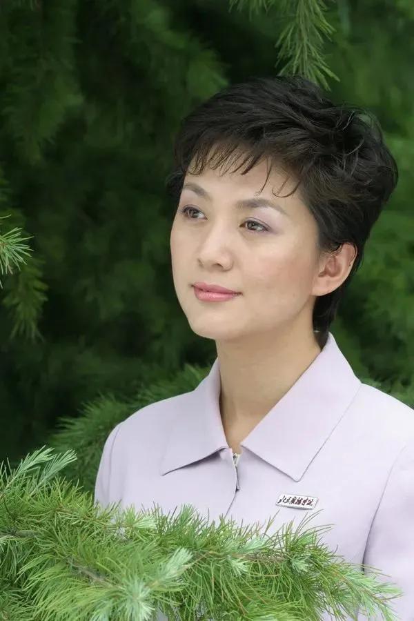 央视主持人海霞亮"新身份",老公是大名鼎鼎的他,女儿比妈还美