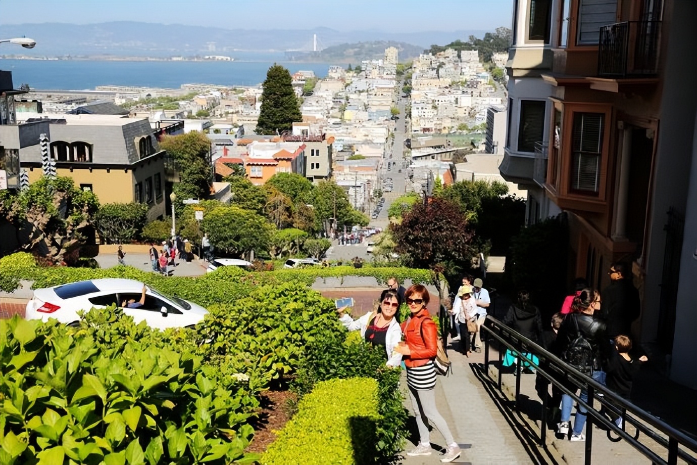 米国漫游录（2）—漫步世界上最蜿蜒的街道：九曲花街「旧金山」