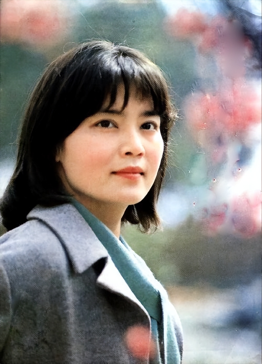 "国家一级演员"潘虹:为事业结束8年婚姻,至今无儿无女成遗憾