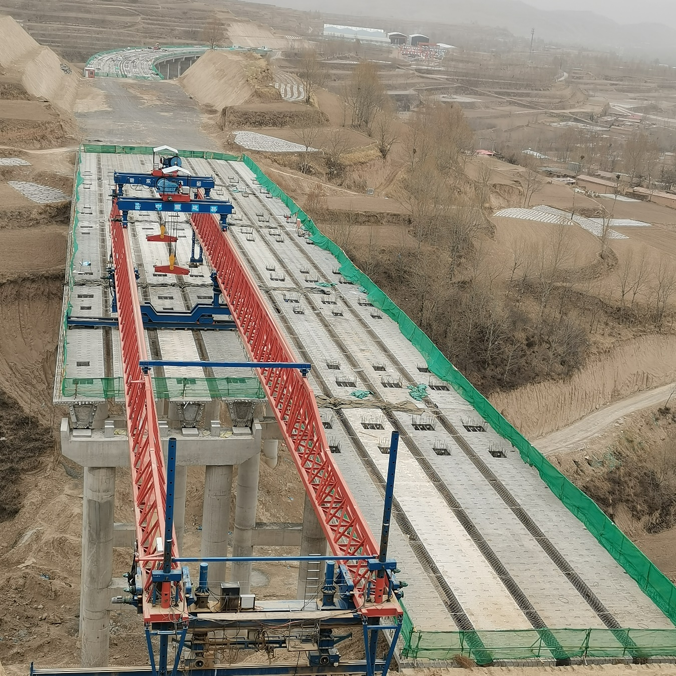 风雨无阻 日夜兼程，致敬奋战在青海加西项目的最美劳动者