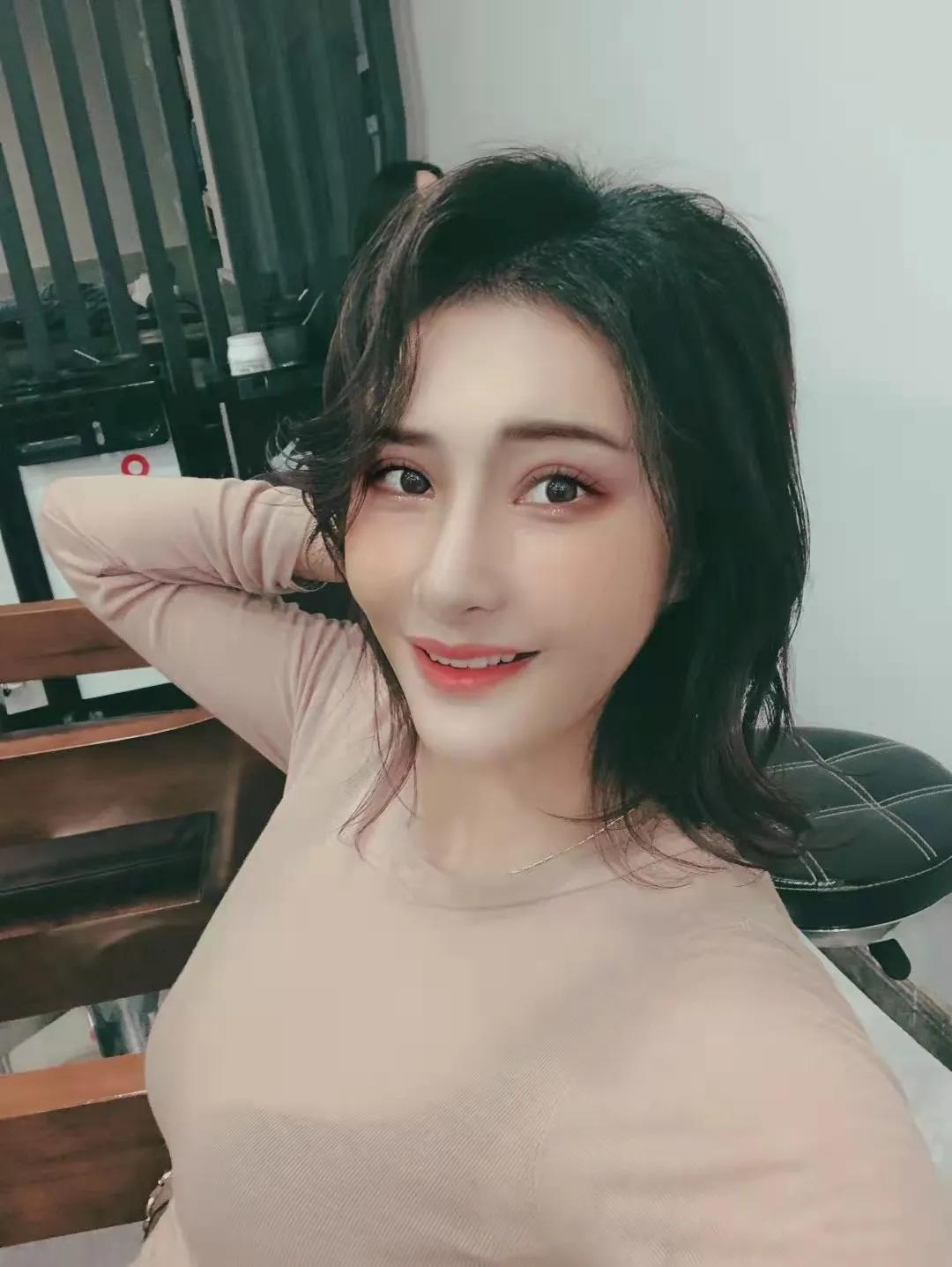 徐菁模特演员获“环球小姐广东半决赛冠军，总决赛5强…”