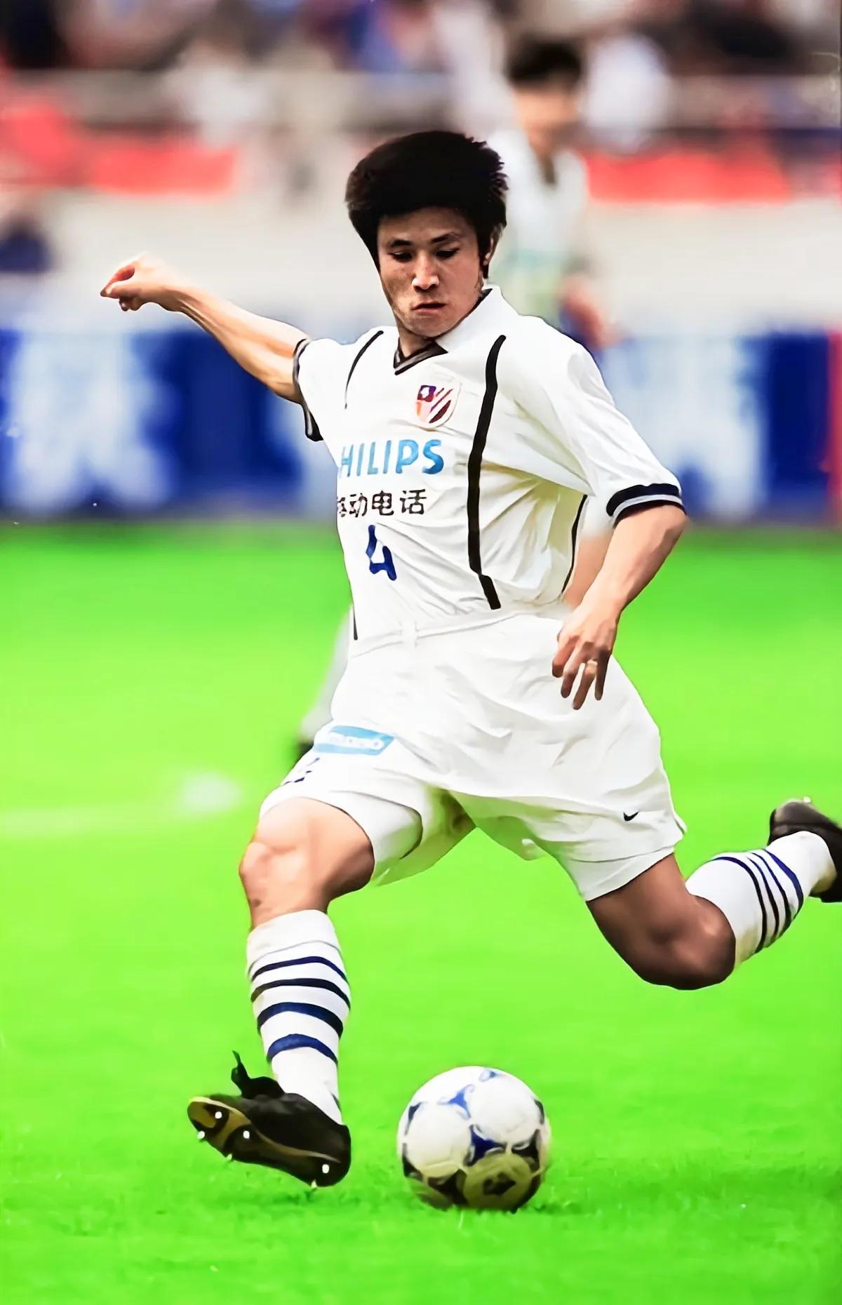 4号 左后卫 吴承瑛成耀东(左)现任中国男足u21主帅成耀东 效力上海