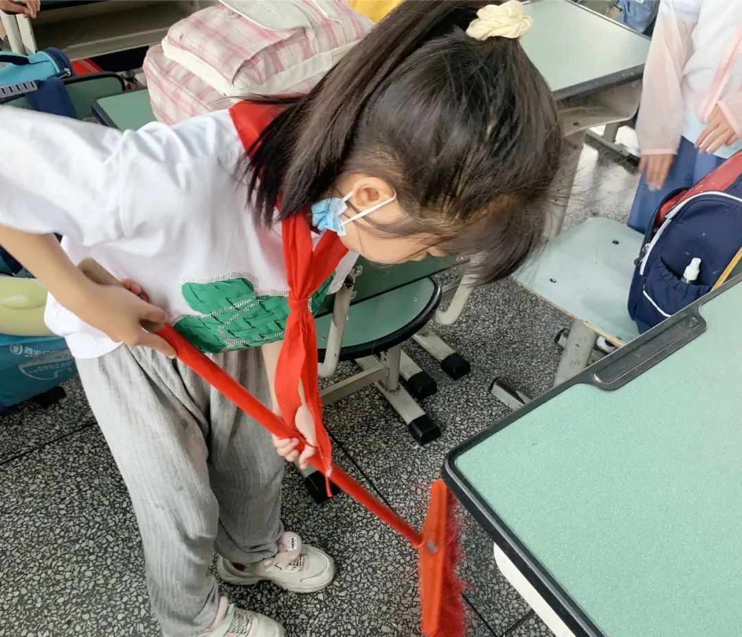 行雅中队，逐光而行｜记天府新区南湖小学南湖小学4.5班行雅中队
