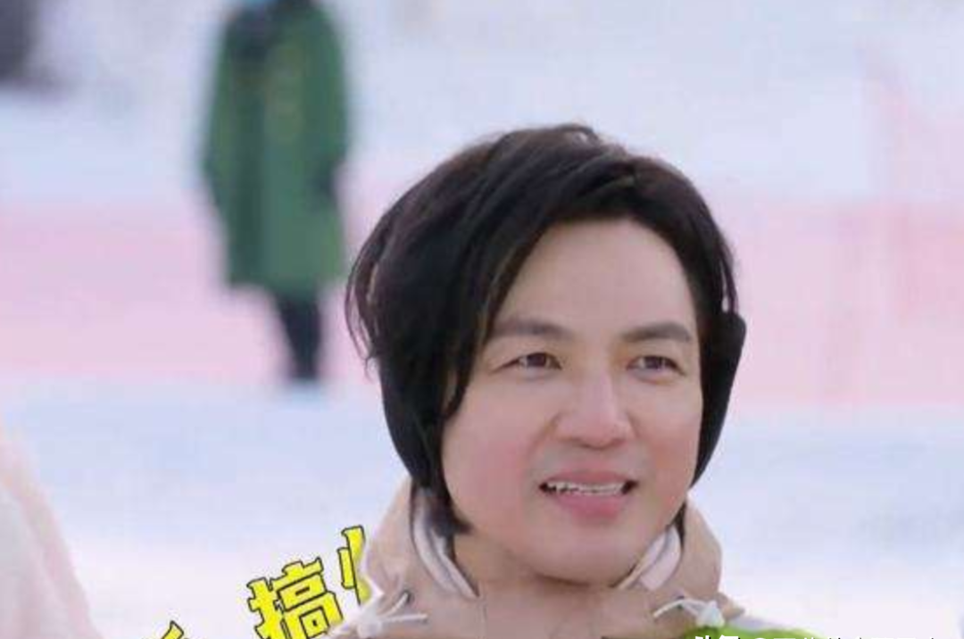 脸部肿成“馒头”，笑起来秒变“僵尸”，这些明星的脸到底咋了？