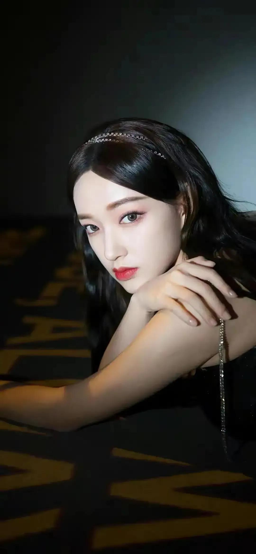 程潇的眉毛和眼影，画的特别好看，和她人一样的漂亮