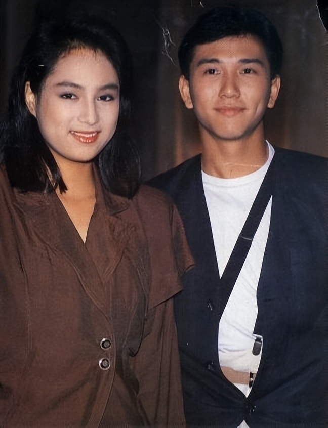 温兆伦:经历2婚2离后,娶演员赵庭,50岁得女,一家三口幸福甜蜜