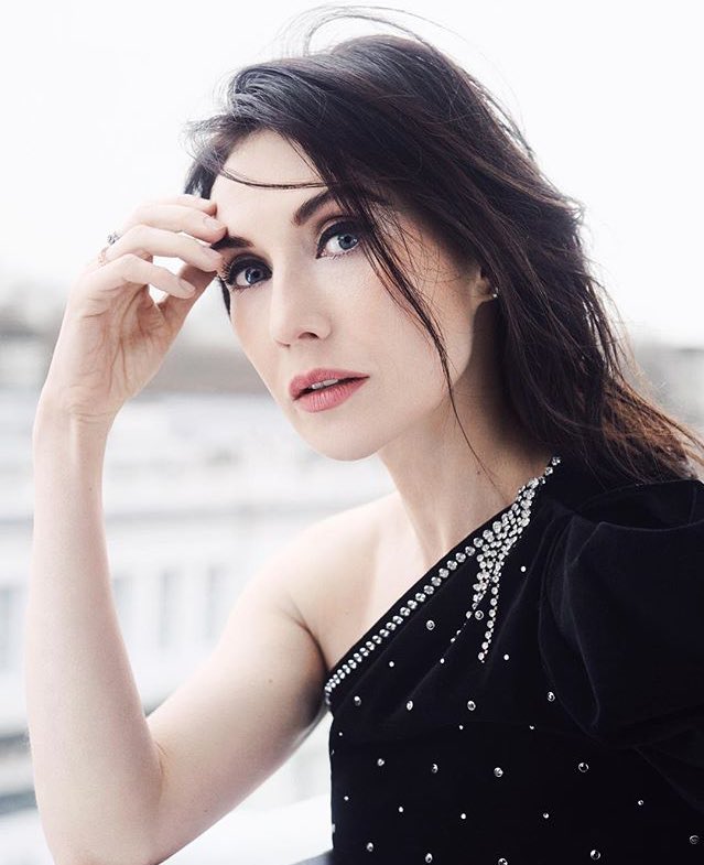 「收藏神颜」"红袍女"卡里斯·范·侯登(carice anouk van houten)