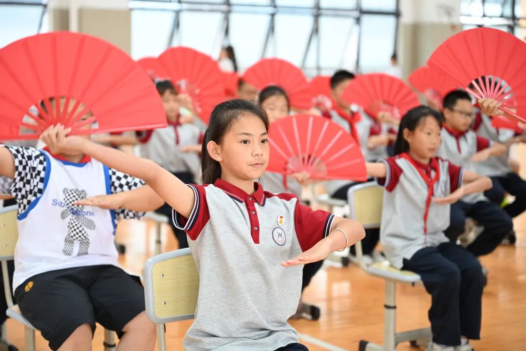 美在附小——记天府新区新兴中学附属小学开展第一届艺术节