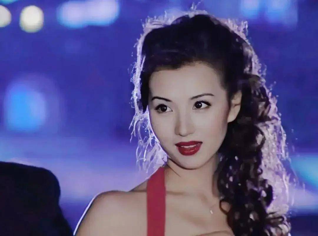 31岁嫁二婚老公,隐退6年生3子,"万人迷"陈好到底图啥?