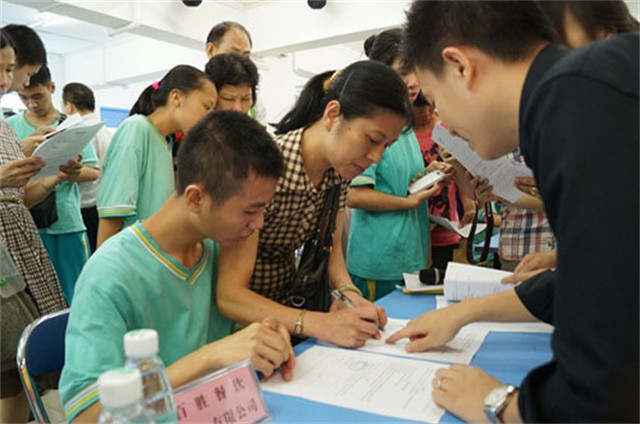 职校生实习现状：宁在格子间免费干活，也不愿在一线“打磨”