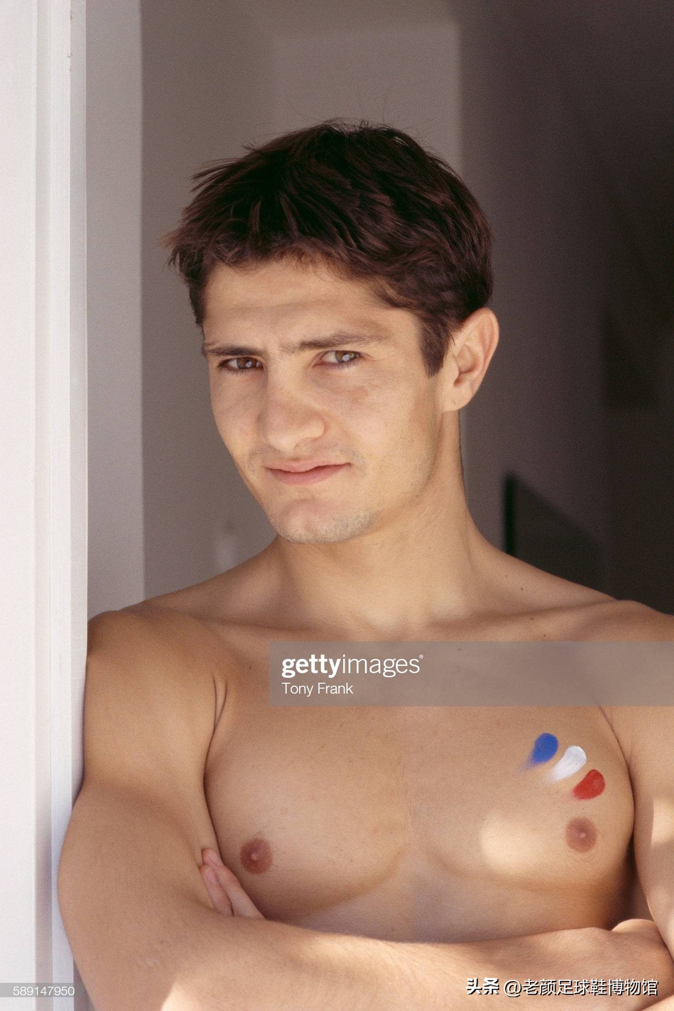 世界杯进球球鞋品牌（法国公鸡赞助过三届世界杯冠军，齐达内坎通纳曾使用球鞋已成传说）