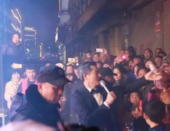 “山寨版刘德华”教海哗：因太像被央视签约，成名后排场大过真人