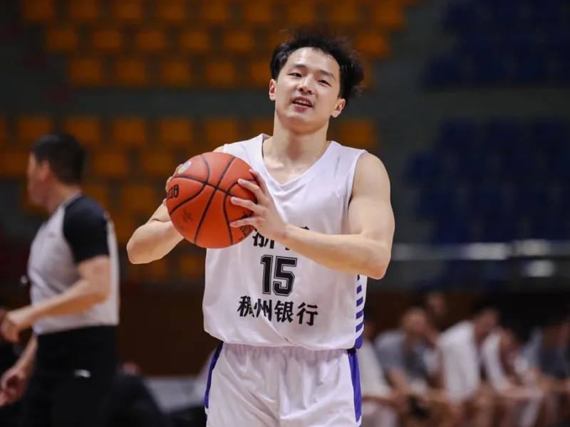 cba哪个队有个王一博（5年CBA生涯终成国手！王奕博，浙江男篮冉冉升起的一颗新星）