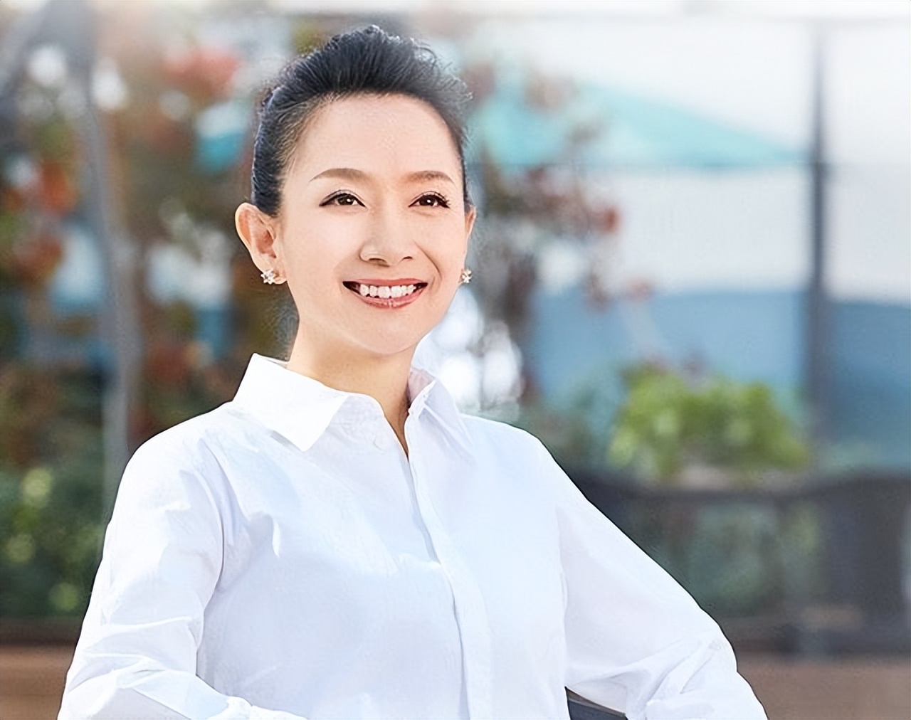 主持人王芳:29岁嫁大15岁教授,31岁独自产检生女,她如今怎样了