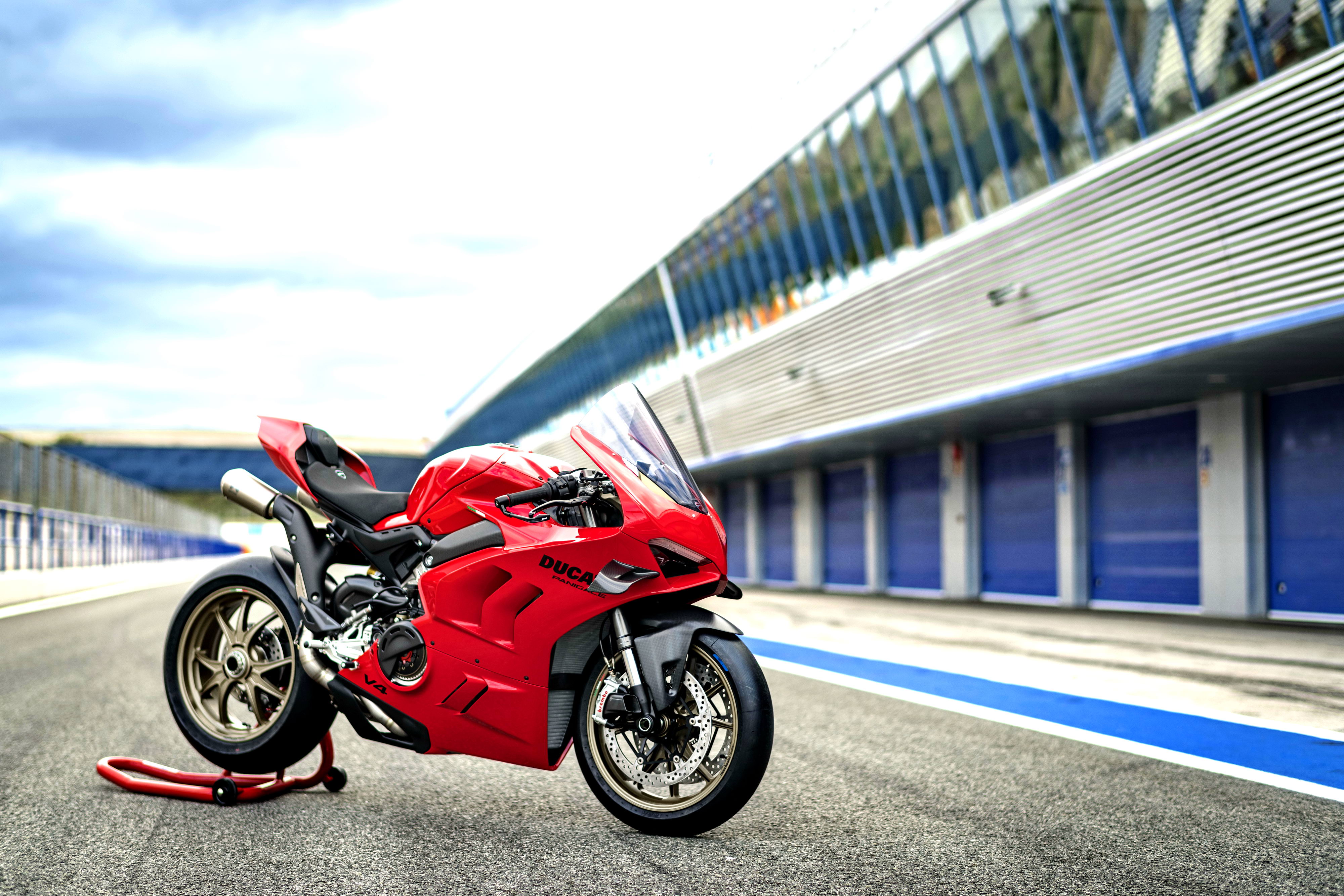 真实赛车数据包(换装赛车套件的杜卡迪 2022 Panigale V4/V4 S Performance)