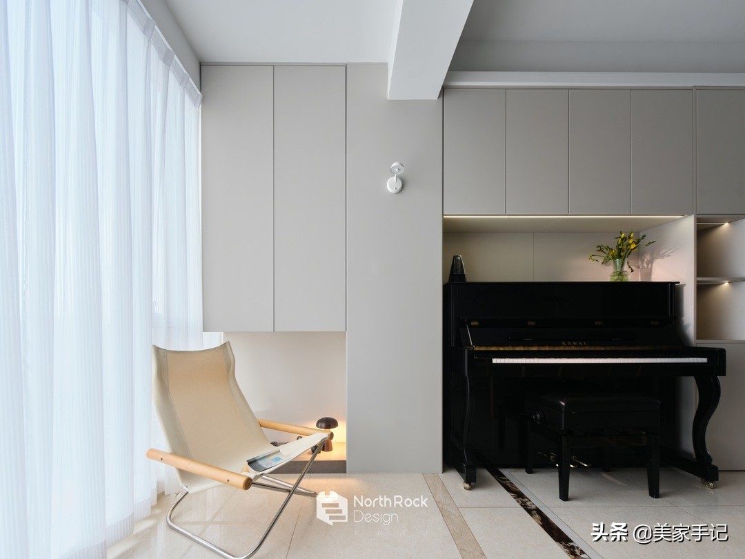 南京夫妻90㎡的家走红网络：坚持客厅不买沙发茶几，入住反而顺心